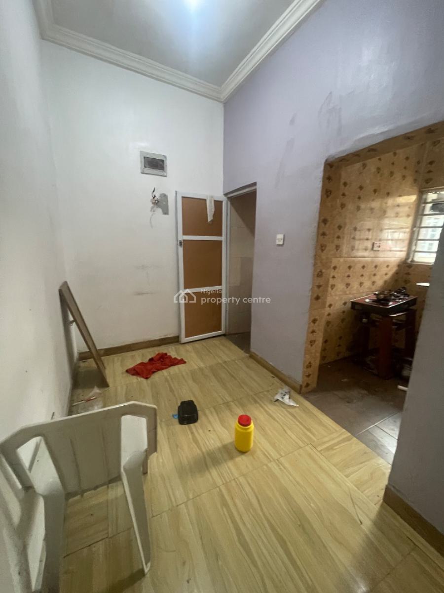 Neatly Used Standard Studio Apartment, Yaba, Lagos, Flat / Apartment for Rent