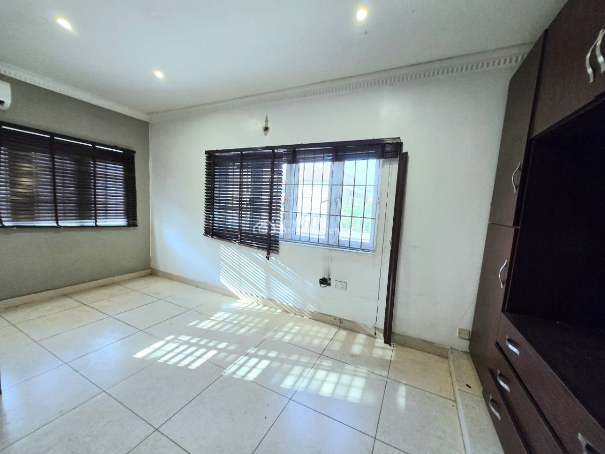 Spacious 2 Bedroom Apartment, Lekki Phase 1, Lekki, Lagos, Flat / Apartment for Rent