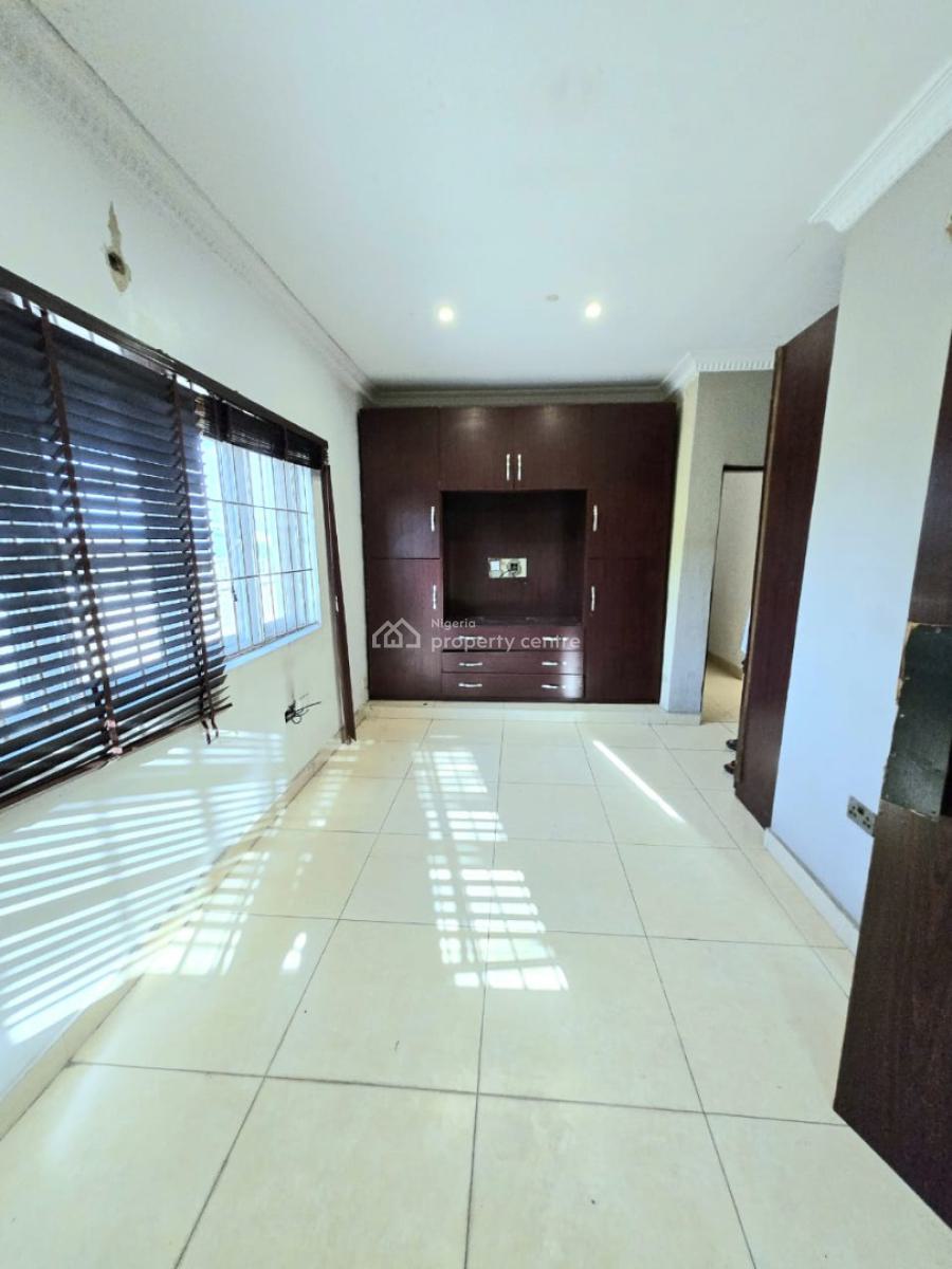 Spacious 2 Bedroom Apartment, Lekki Phase 1, Lekki, Lagos, Flat / Apartment for Rent