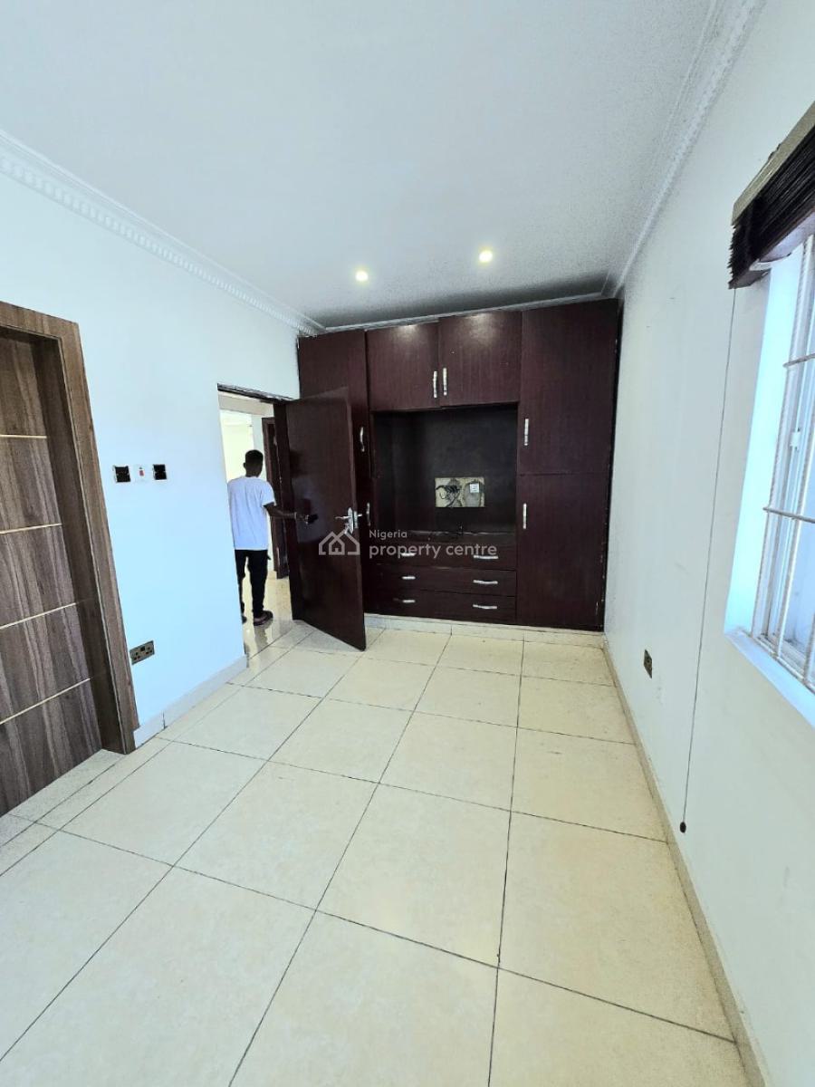 Spacious 2 Bedroom Apartment, Lekki Phase 1, Lekki, Lagos, Flat / Apartment for Rent