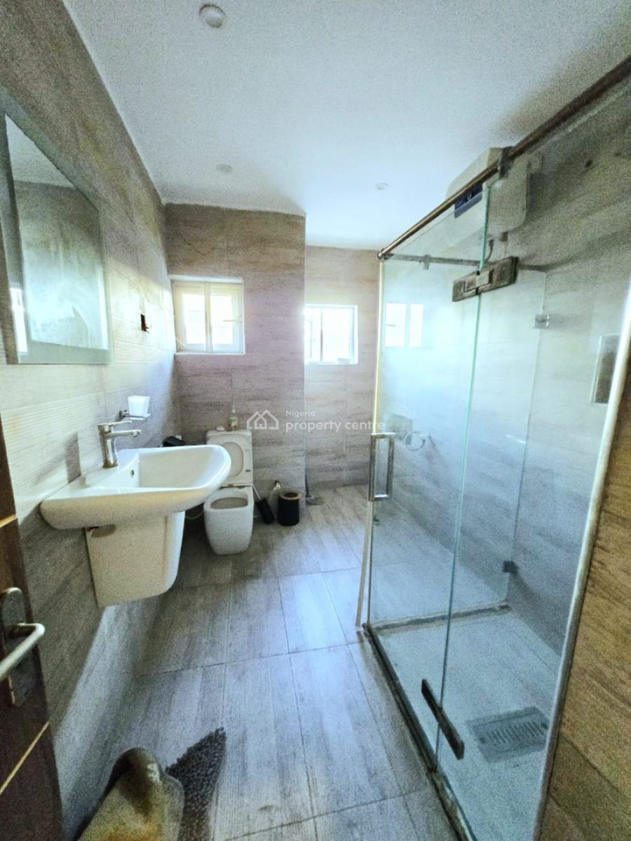 Spacious 2 Bedroom Apartment, Lekki Phase 1, Lekki, Lagos, Flat / Apartment for Rent