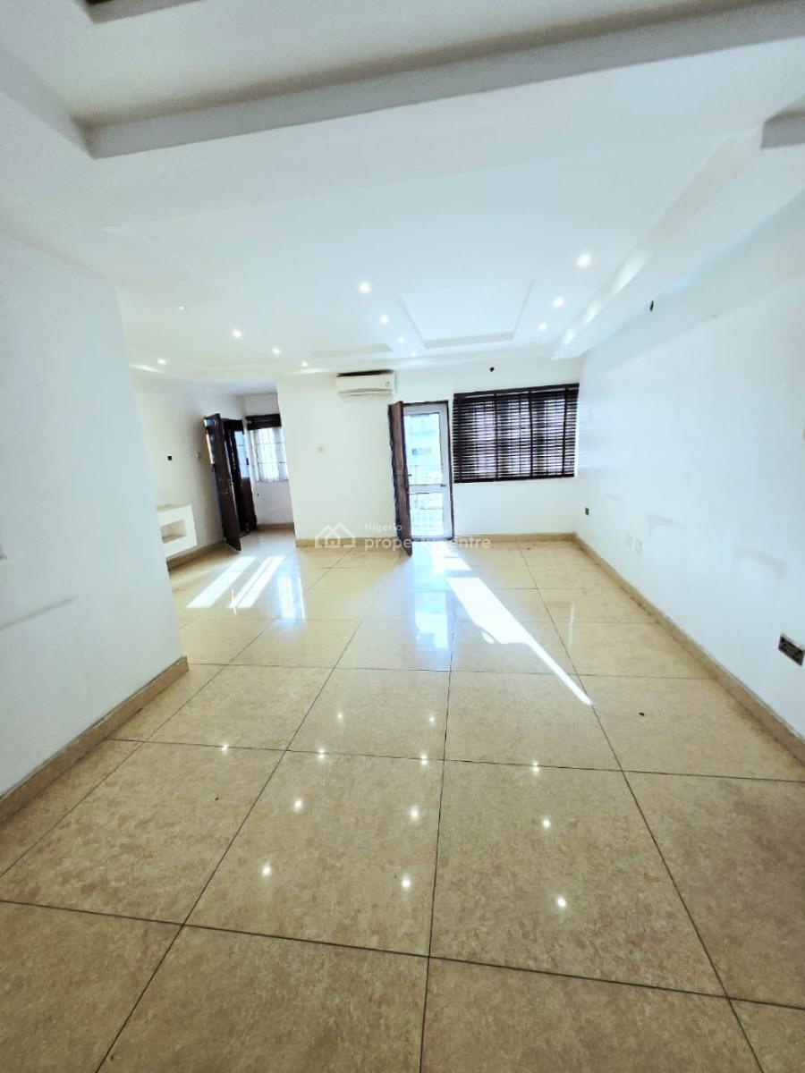 Spacious 2 Bedroom Apartment, Lekki Phase 1, Lekki, Lagos, Flat / Apartment for Rent