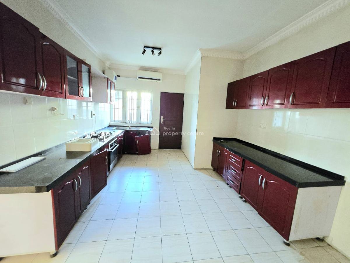 Spacious 2 Bedroom Apartment, Lekki Phase 1, Lekki, Lagos, Flat / Apartment for Rent