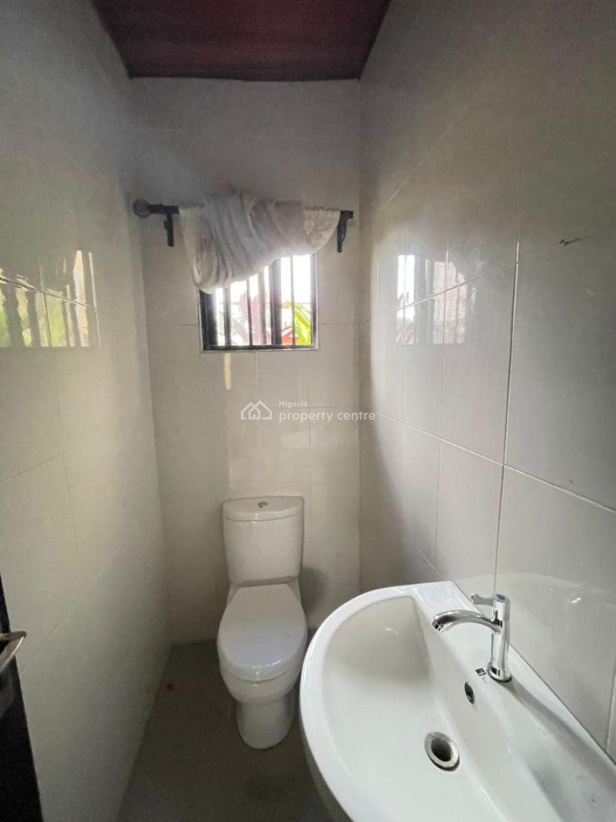 Spacious 2-bedroom Apartment, Lekki Phase 1, Lekki, Lagos, Flat / Apartment for Rent