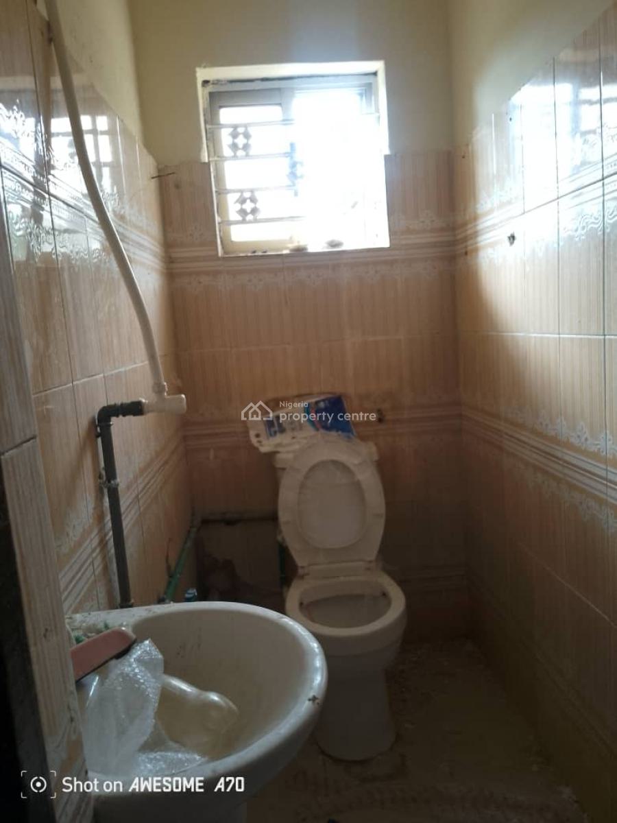 Spacious 3 Bedroom Flat with 2 Toilet and 2 Bathrooms, Yaba, Lagos, Flat / Apartment for Rent