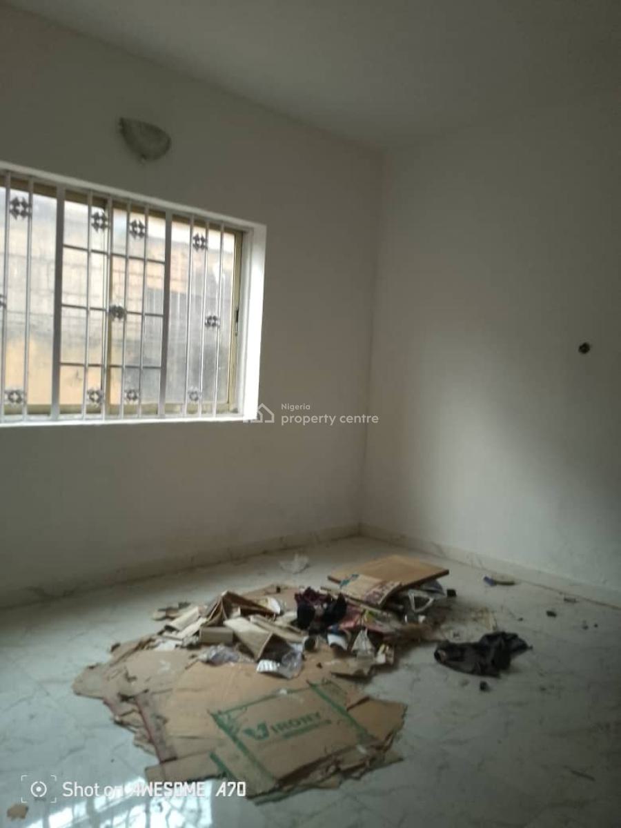 Spacious 3 Bedroom Flat with 2 Toilet and 2 Bathrooms, Yaba, Lagos, Flat / Apartment for Rent