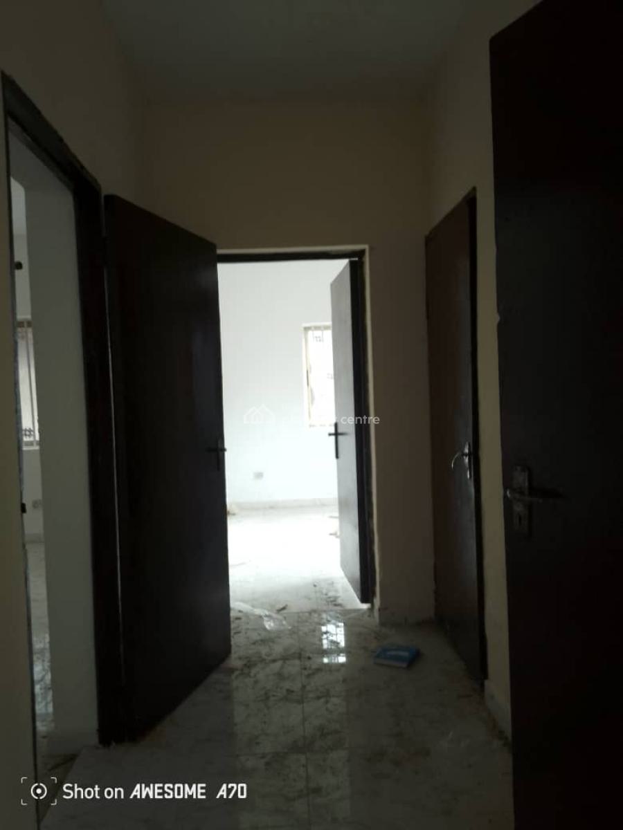 Spacious 3 Bedroom Flat with 2 Toilet and 2 Bathrooms, Yaba, Lagos, Flat / Apartment for Rent