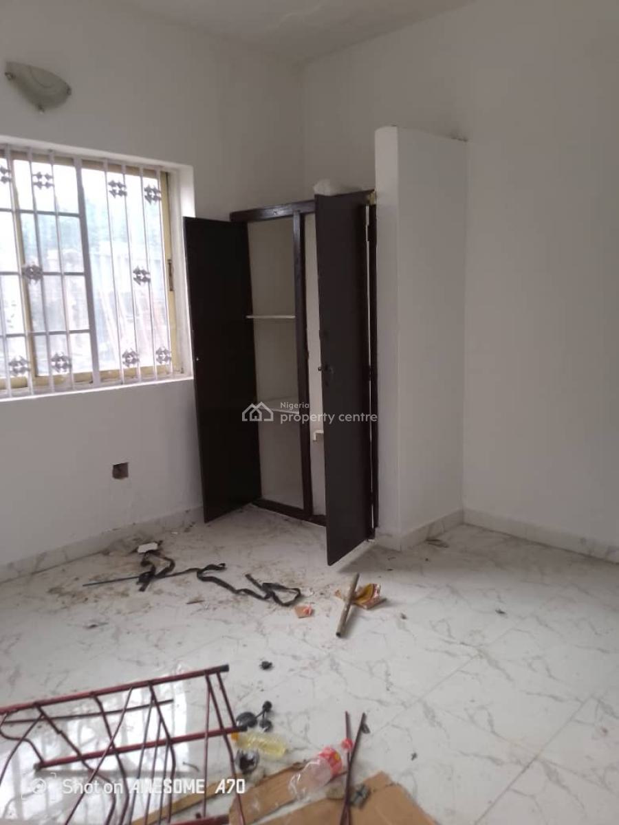 Spacious 3 Bedroom Flat with 2 Toilet and 2 Bathrooms, Yaba, Lagos, Flat / Apartment for Rent