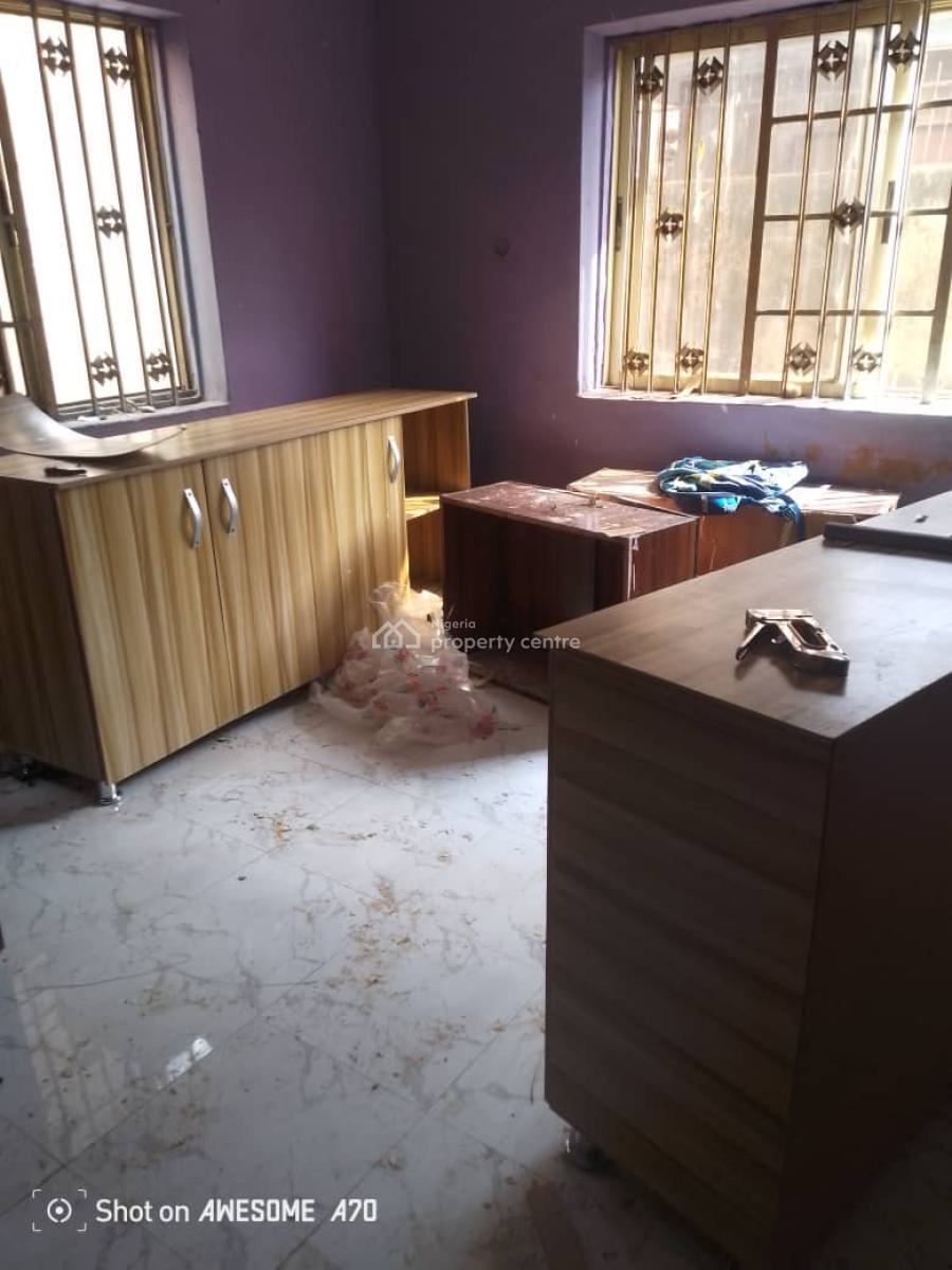 Spacious 3 Bedroom Flat with 2 Toilet and 2 Bathrooms, Yaba, Lagos, Flat / Apartment for Rent
