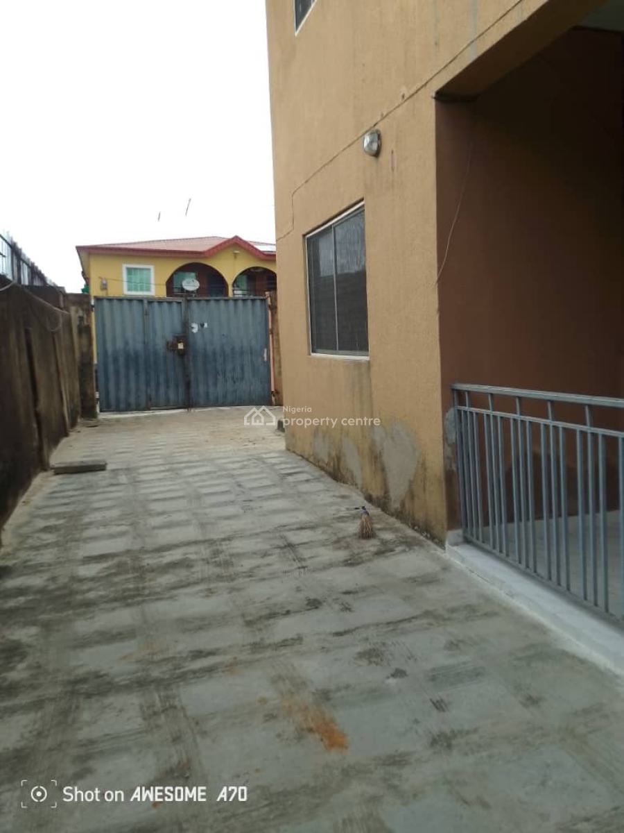 Spacious 3 Bedroom Flat with 2 Toilet and 2 Bathrooms, Yaba, Lagos, Flat / Apartment for Rent