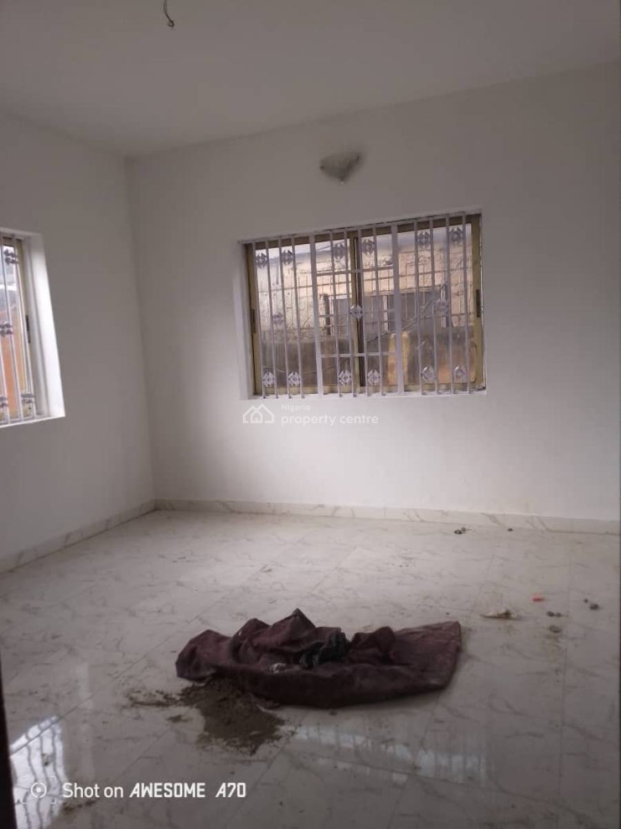 Spacious 3 Bedroom Flat with 2 Toilet and 2 Bathrooms, Yaba, Lagos, Flat / Apartment for Rent