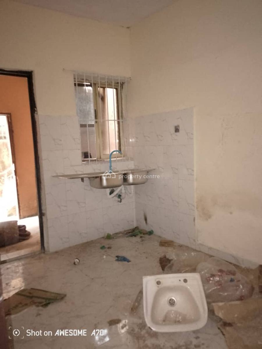 Spacious 3 Bedroom Flat with 2 Toilet and 2 Bathrooms, Yaba, Lagos, Flat / Apartment for Rent