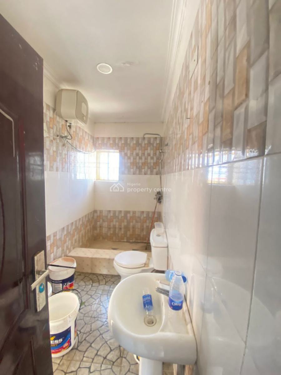 Well Maintained Ensuit 2 Bedroom Spacious Upstairs, Salem, Ilasan, Lekki, Lagos, Flat / Apartment for Rent