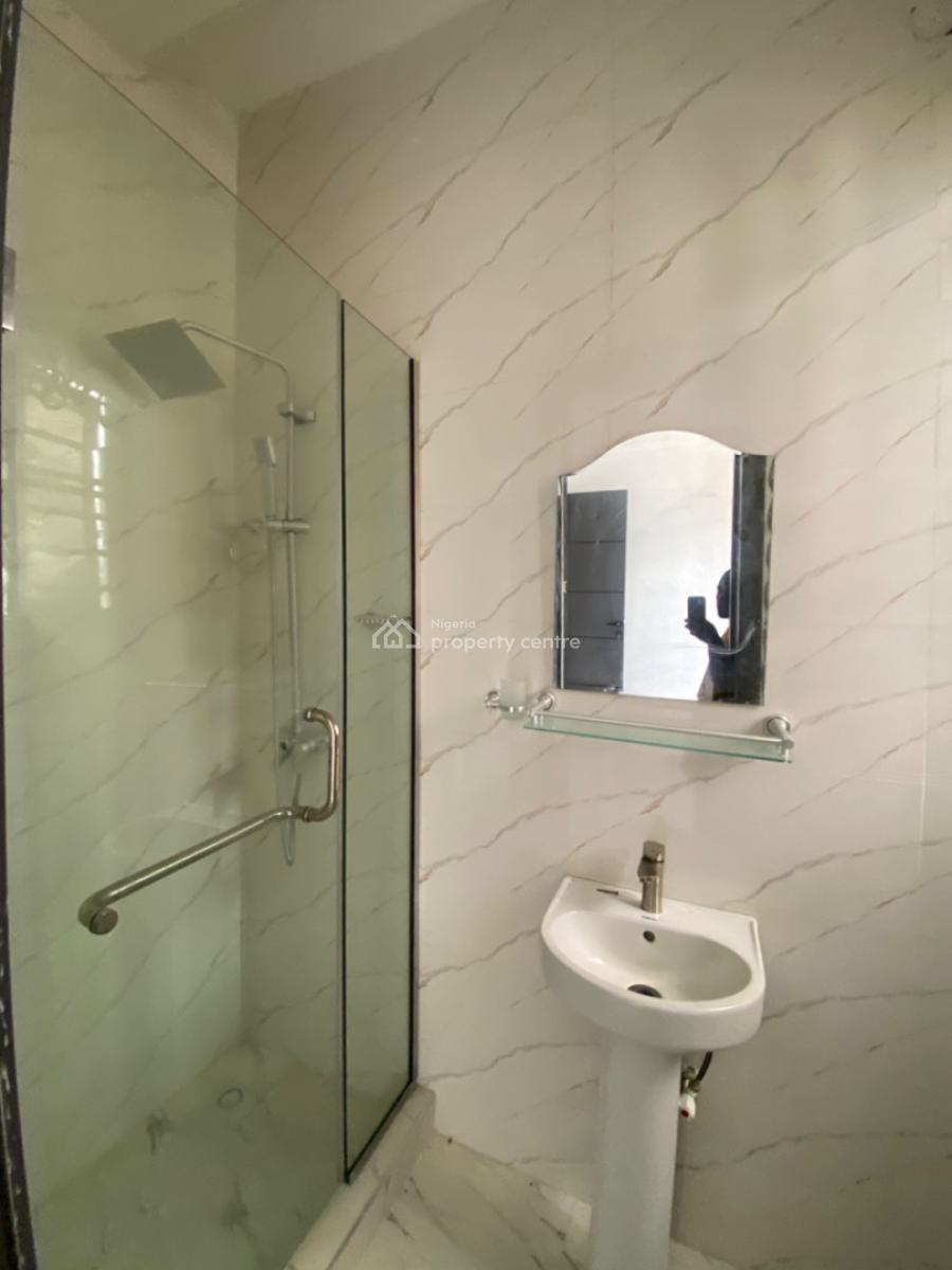 an Executive Two Bedroom Flat, Value County Gate Before Novare Shoprite, Ajah, Lagos, Flat / Apartment for Rent