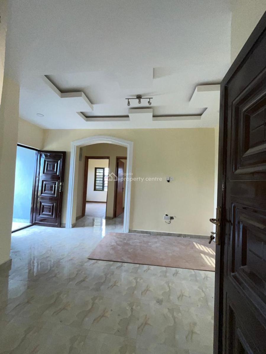 2 Bedroom Apartment in a Good Neighborhood, Mobile Road, Ajah, Lagos, Flat / Apartment for Rent