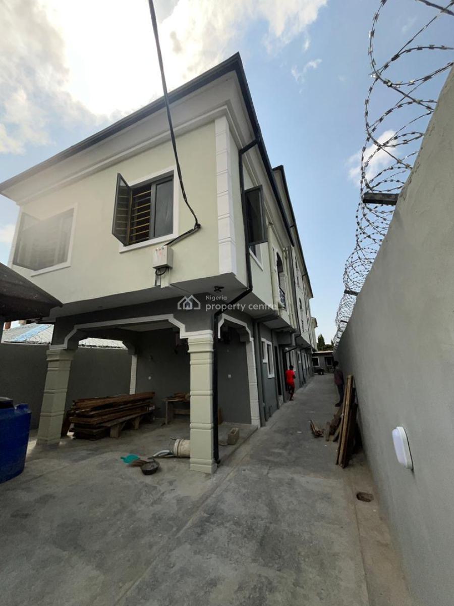 2 Bedroom Apartment in a Good Neighborhood, Mobile Road, Ajah, Lagos, Flat / Apartment for Rent