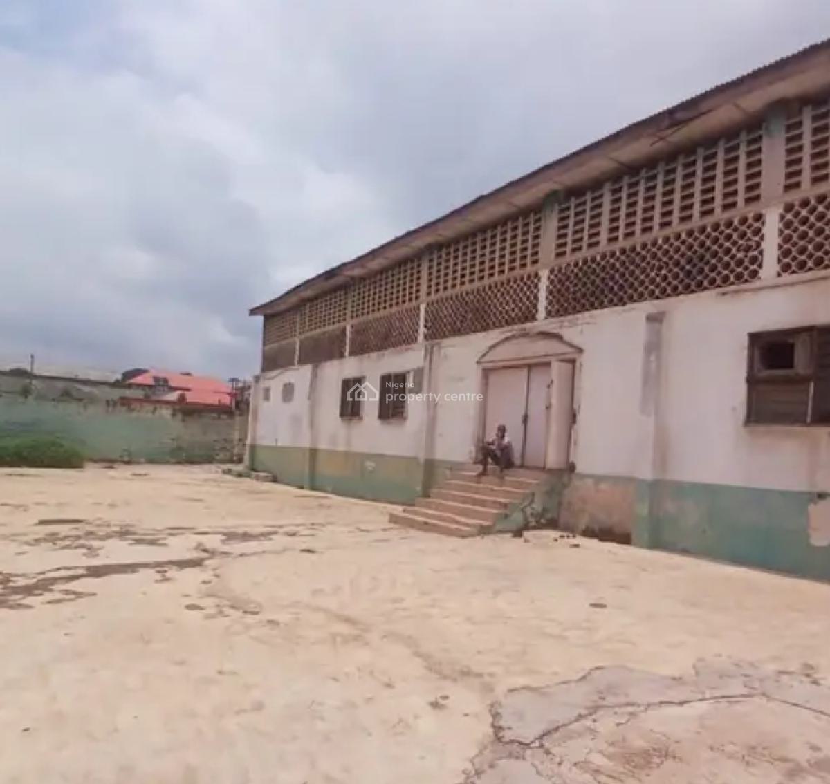 an Old Complex on 2500sqm Land, Poor, Near Top One Garden, Ibadan, Oyo, Commercial Property for Sale