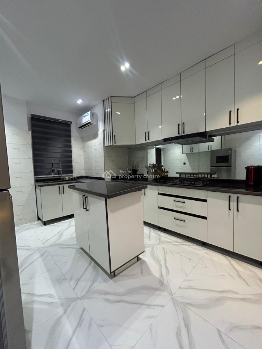 Luxury 3 Bedrooms with Good Tarred Road Area & Gym, Lekki Phase 1, Lekki, Lagos, Flat / Apartment Short Let