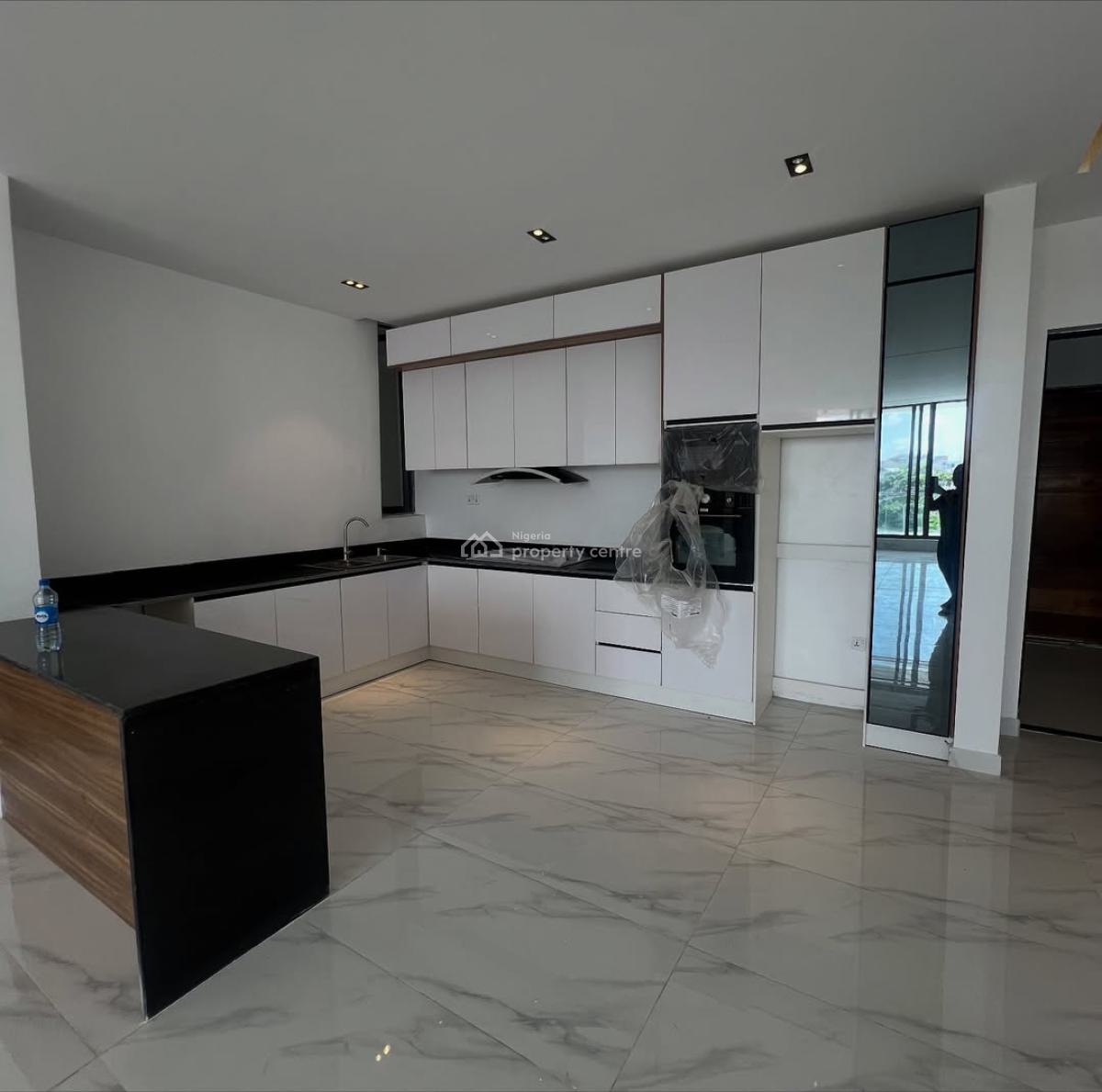 Luxury 2 Bedroom Apartment, Lekki Phase 1, Lekki, Lagos, Flat / Apartment for Sale