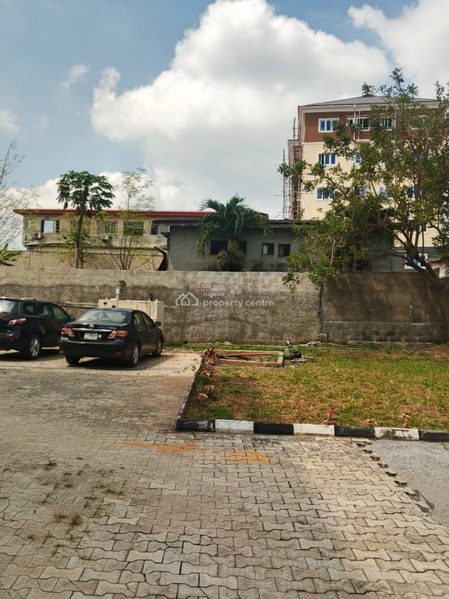 Executive 3 Bedroom Flat Available on a 4th Floor, Alagomeji, Yaba, Lagos, Flat / Apartment for Rent