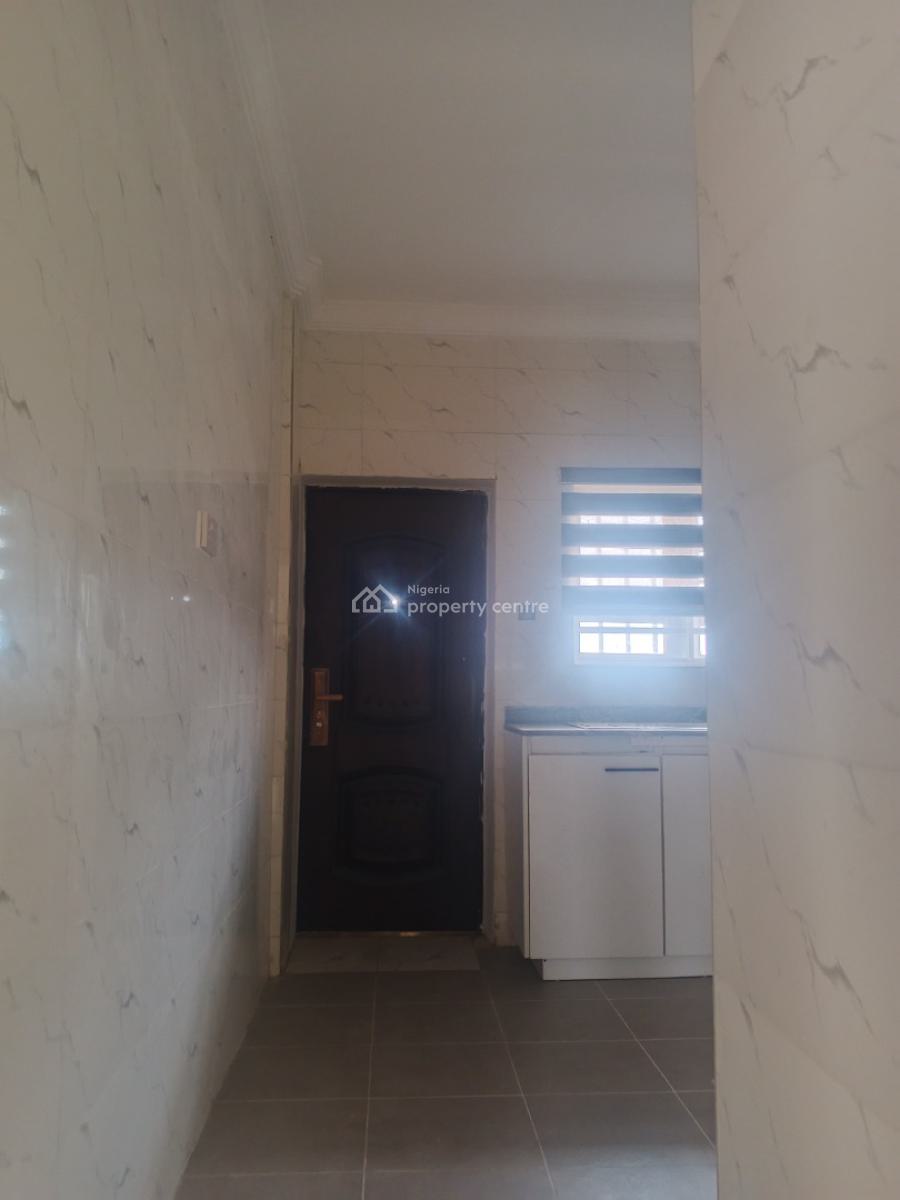 Executive 3 Bedroom Flat Available on a 4th Floor, Alagomeji, Yaba, Lagos, Flat / Apartment for Rent