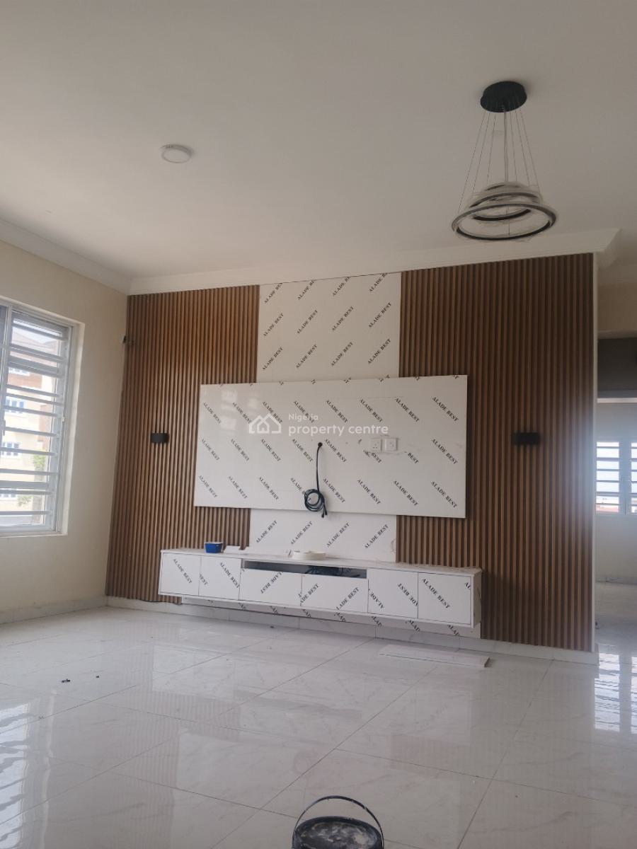 Executive 3 Bedroom Flat Available on a 4th Floor, Alagomeji, Yaba, Lagos, Flat / Apartment for Rent