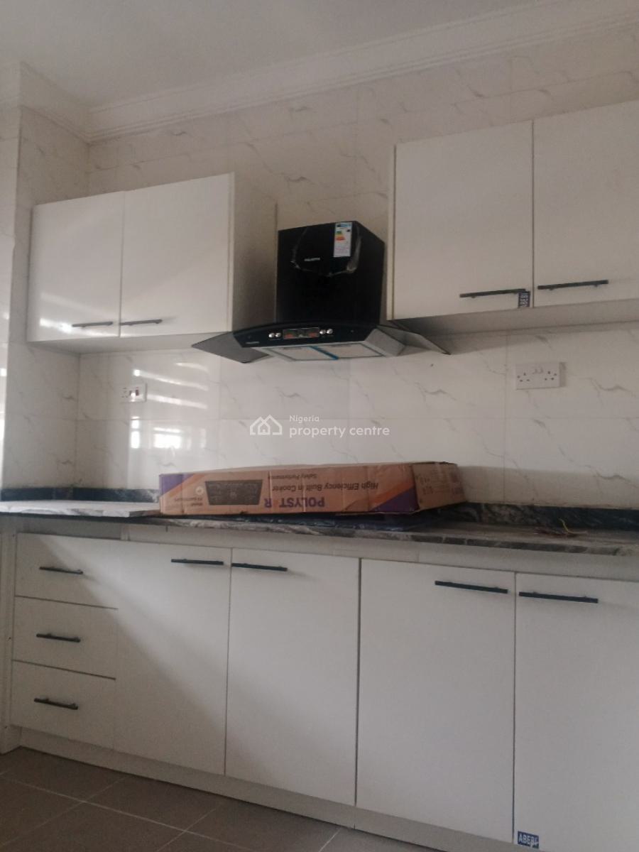 Executive 3 Bedroom Flat Available on a 4th Floor, Alagomeji, Yaba, Lagos, Flat / Apartment for Rent