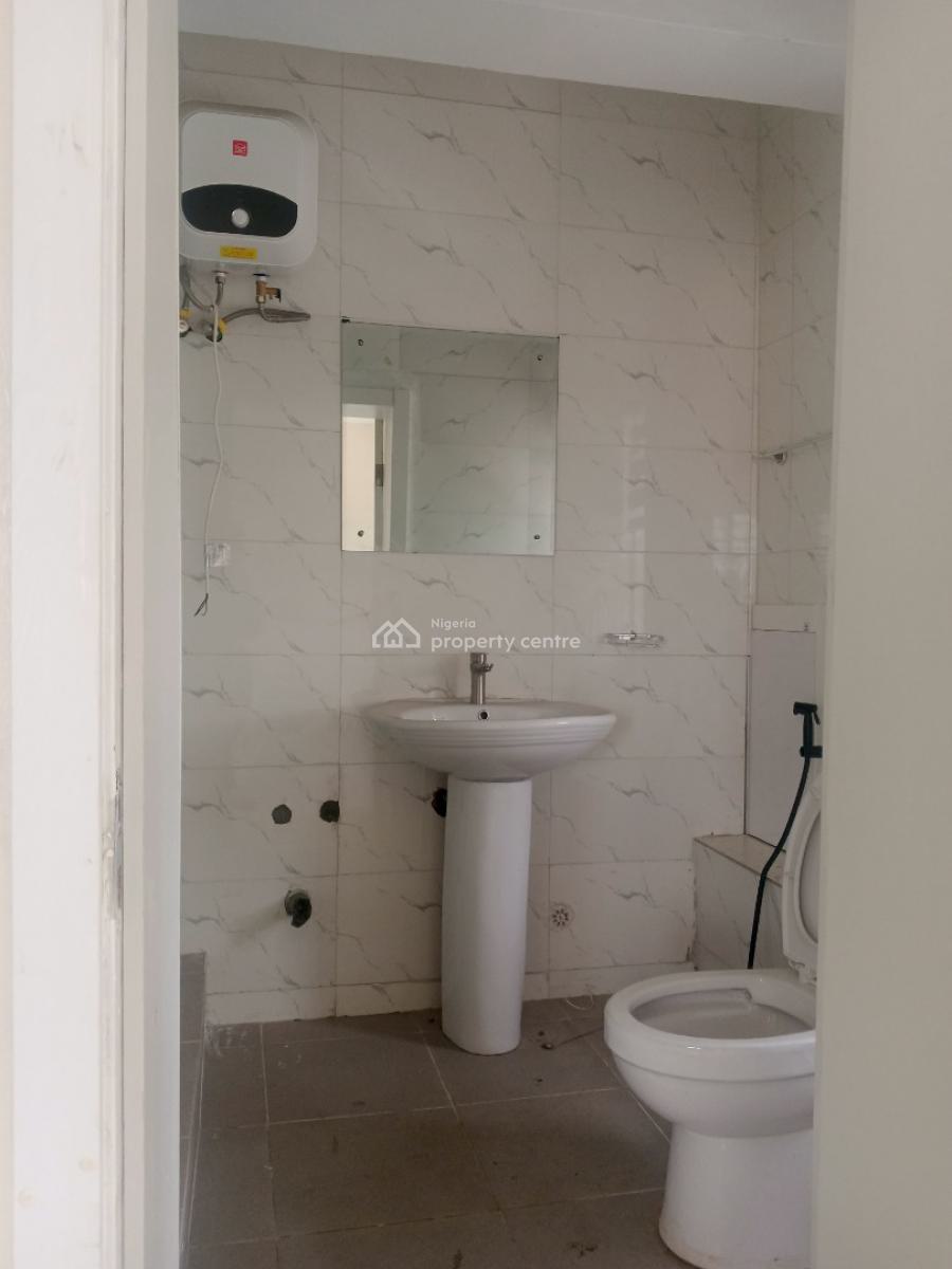Executive 3 Bedroom Flat Available on a 4th Floor, Alagomeji, Yaba, Lagos, Flat / Apartment for Rent