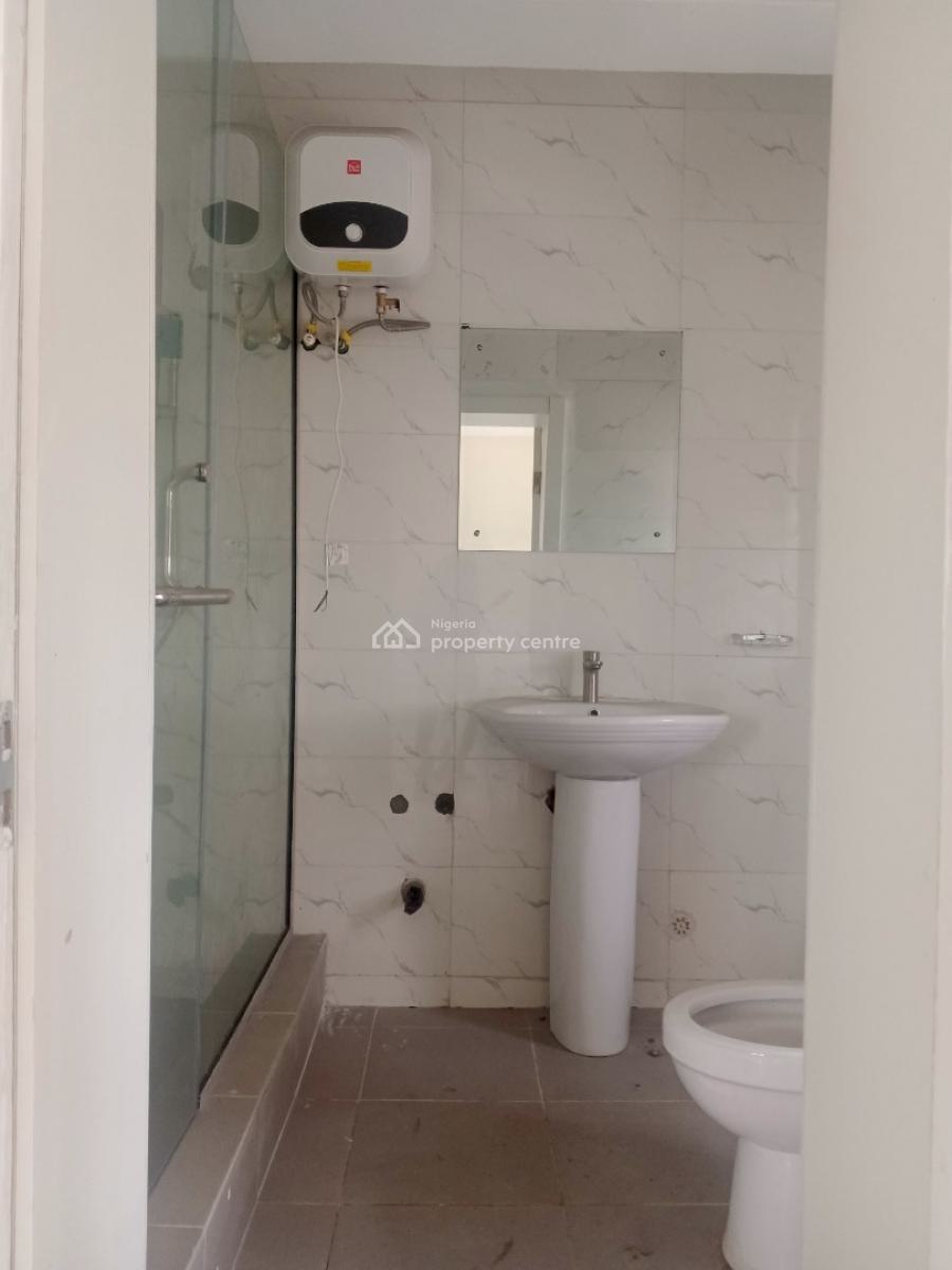 Executive 3 Bedroom Flat Available on a 4th Floor, Alagomeji, Yaba, Lagos, Flat / Apartment for Rent