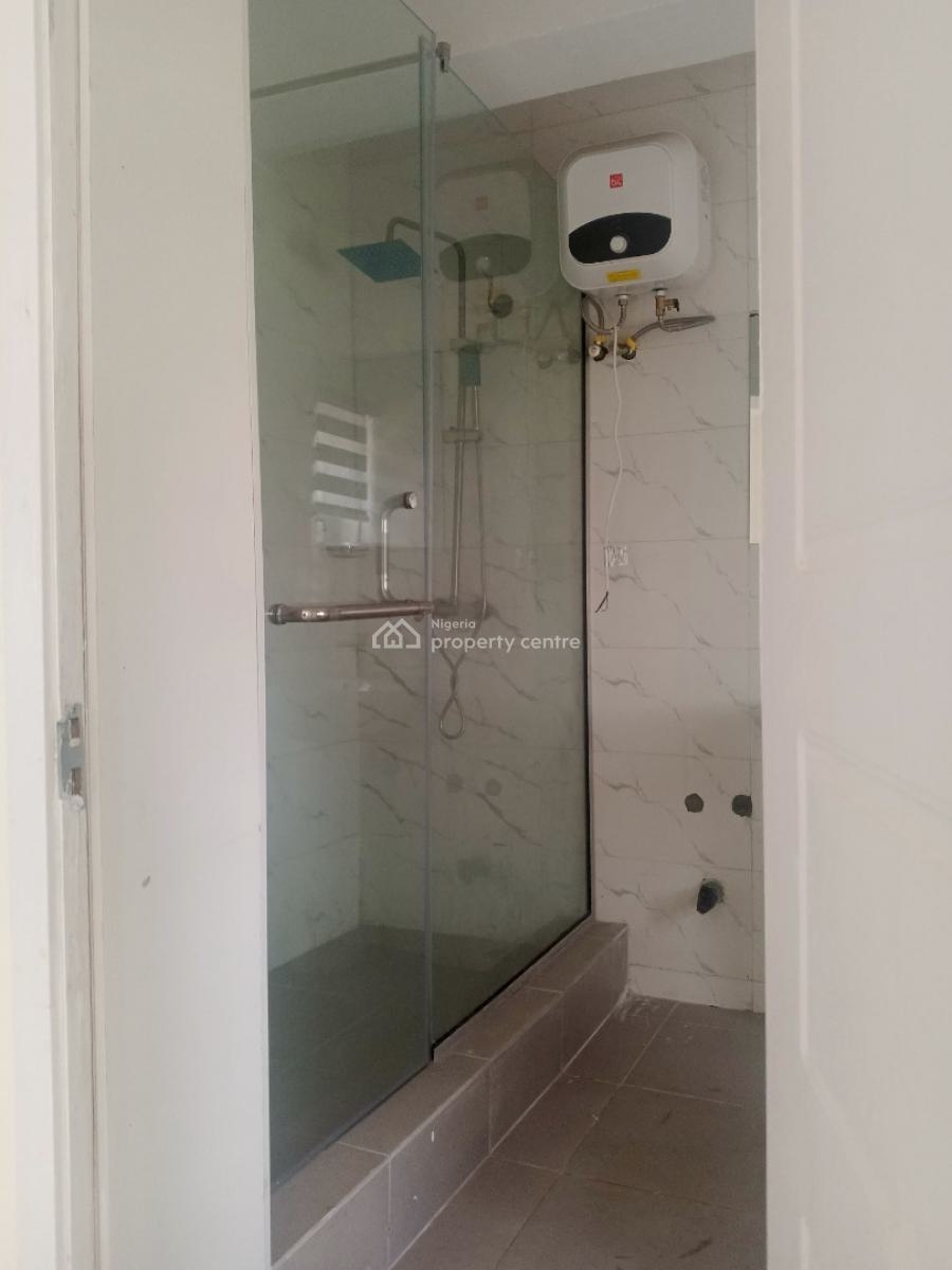Executive 3 Bedroom Flat Available on a 4th Floor, Alagomeji, Yaba, Lagos, Flat / Apartment for Rent