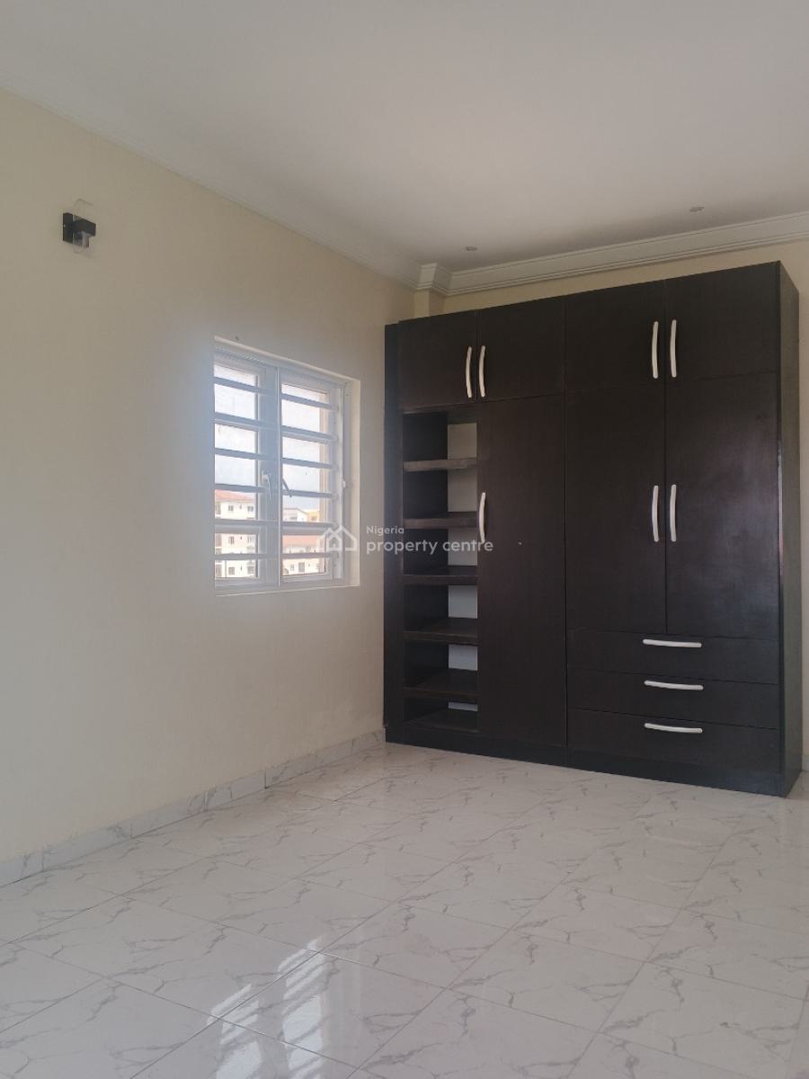 Executive 3 Bedroom Flat Available on a 4th Floor, Alagomeji, Yaba, Lagos, Flat / Apartment for Rent