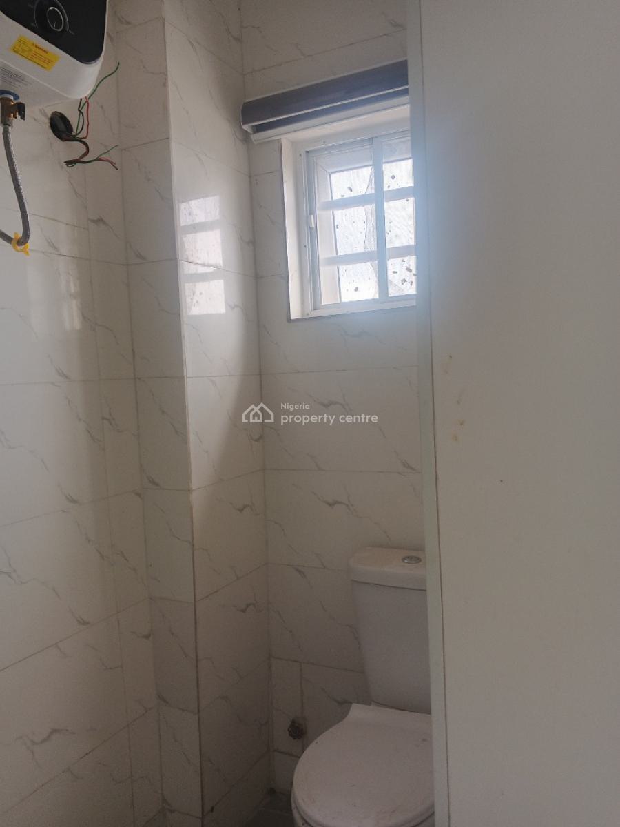 Executive 3 Bedroom Flat Available on a 4th Floor, Alagomeji, Yaba, Lagos, Flat / Apartment for Rent