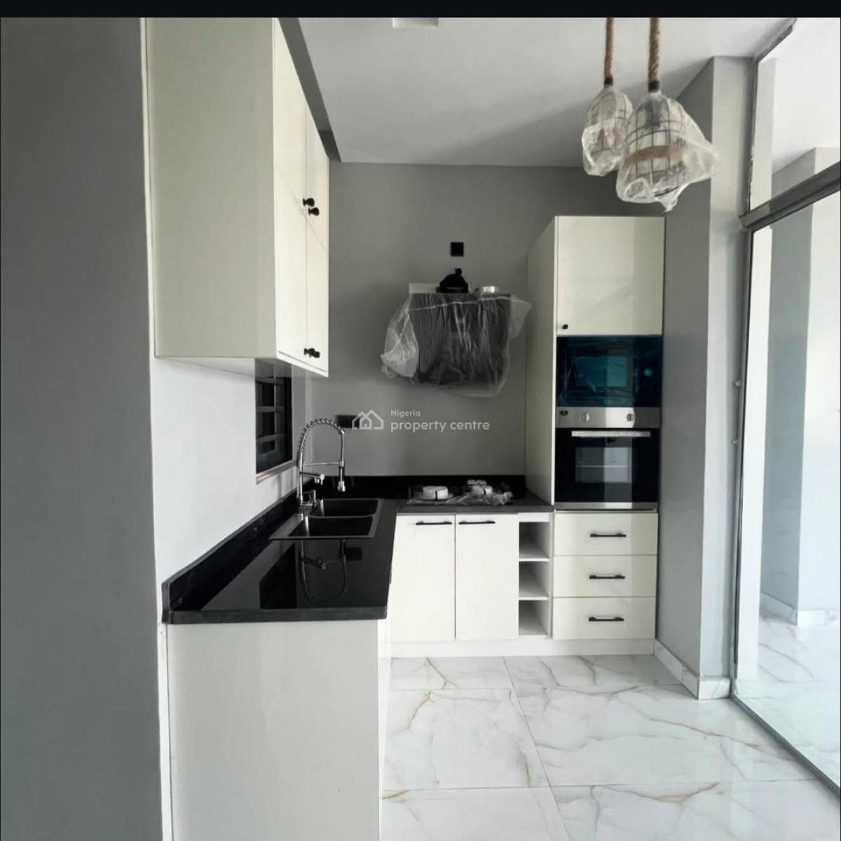 Beautiful 2 Bedroom Apartment, Lekki Phase 1, Lekki, Lagos, Flat / Apartment for Sale