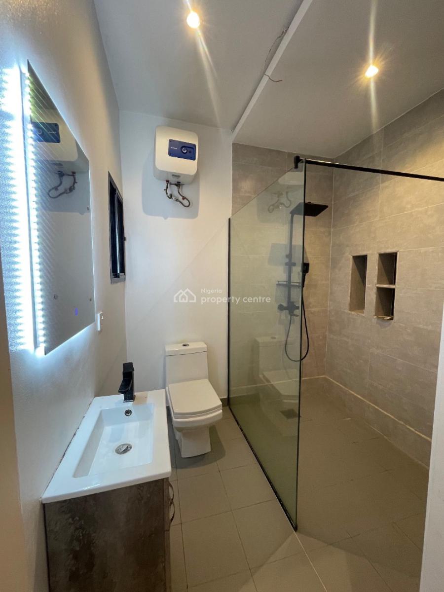 Spacious 1 Bedroom Apartment with Swimming Pool and Gym, Lekki Phase 1, Lekki, Lagos, Flat / Apartment for Sale