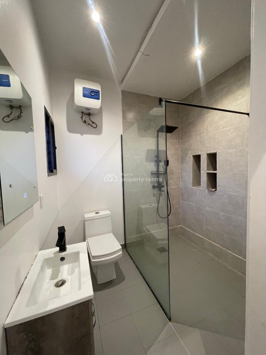 Spacious 1 Bedroom Apartment with Swimming Pool and Gym, Lekki Phase 1, Lekki, Lagos, Flat / Apartment for Sale