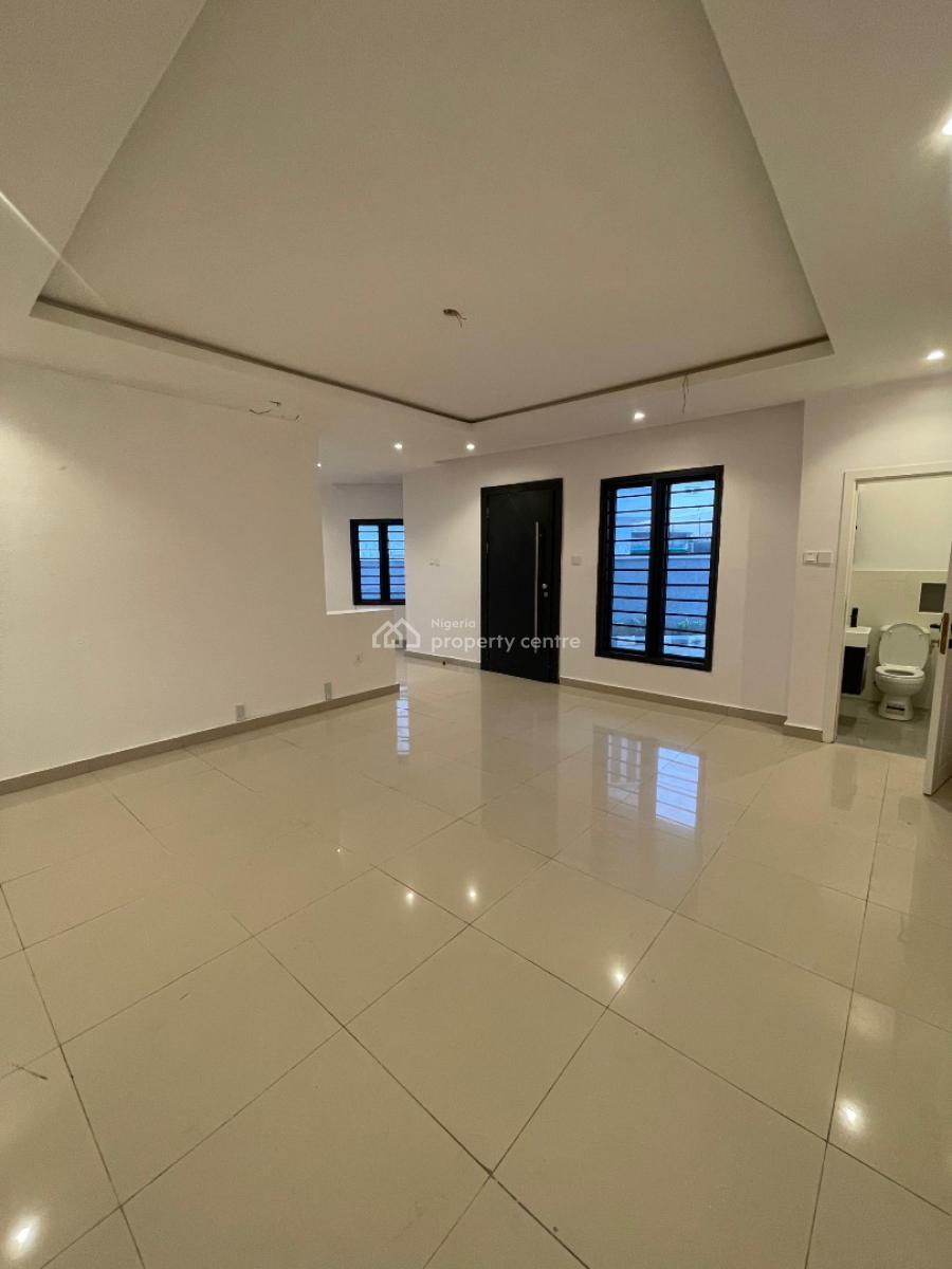 Spacious 1 Bedroom Apartment with Swimming Pool and Gym, Lekki Phase 1, Lekki, Lagos, Flat / Apartment for Sale
