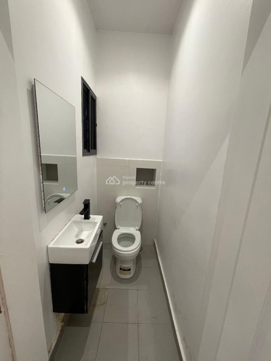 Spacious 1 Bedroom Apartment with Swimming Pool and Gym, Lekki Phase 1, Lekki, Lagos, Flat / Apartment for Sale