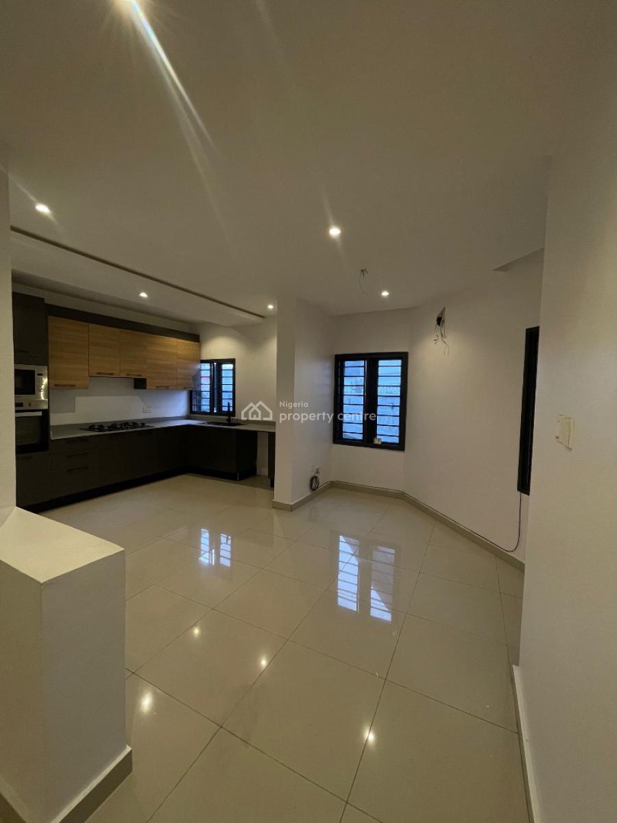 Spacious 1 Bedroom Apartment with Swimming Pool and Gym, Lekki Phase 1, Lekki, Lagos, Flat / Apartment for Sale