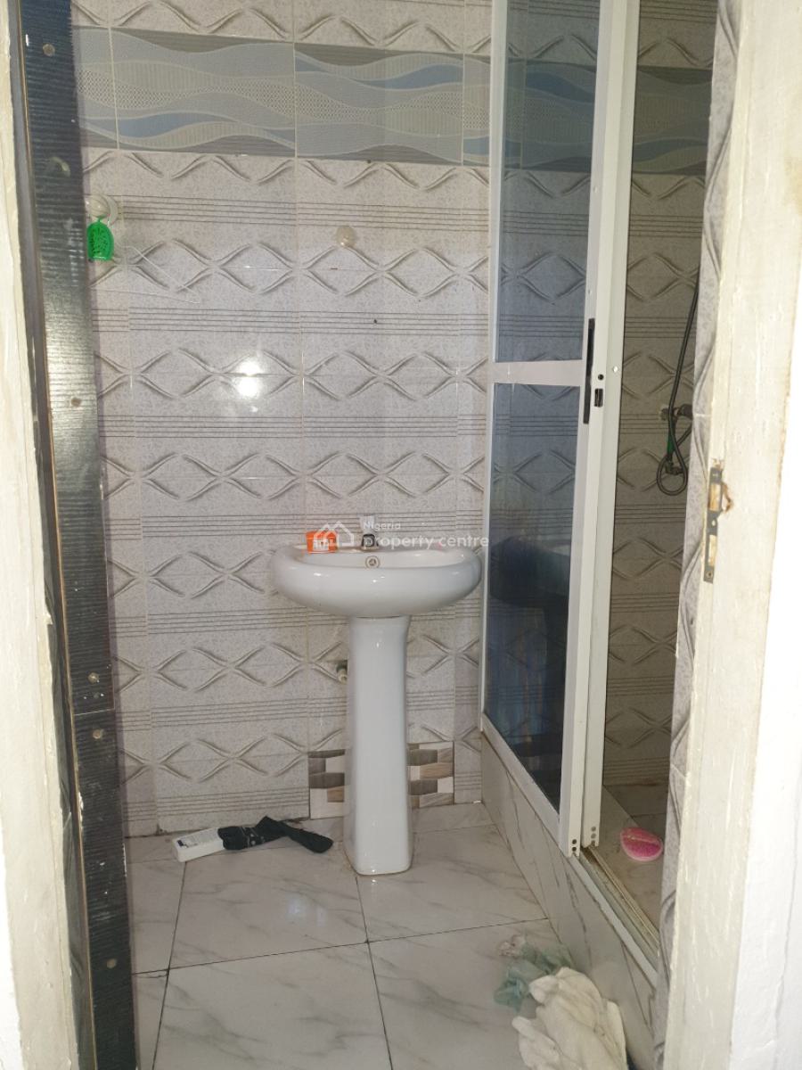 Spacious 2 Bedroom Flat, Osapa London, Osapa, Lekki, Lagos, Flat / Apartment for Rent