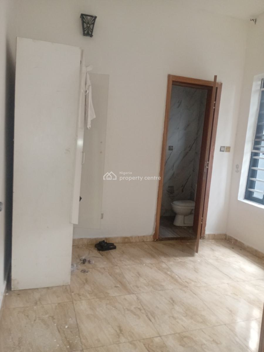 Single Room in a Shared Apartment, Ochid Road, Lekki, Lagos, Detached Duplex for Rent