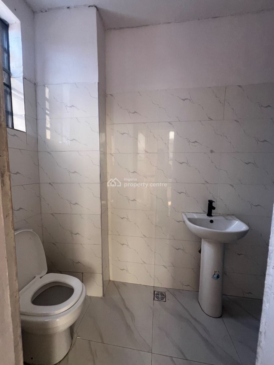 Well Maintained 2 Bedrooms Apartment, Platinum Way, Jakande, Lekki, Lagos, Flat / Apartment for Rent