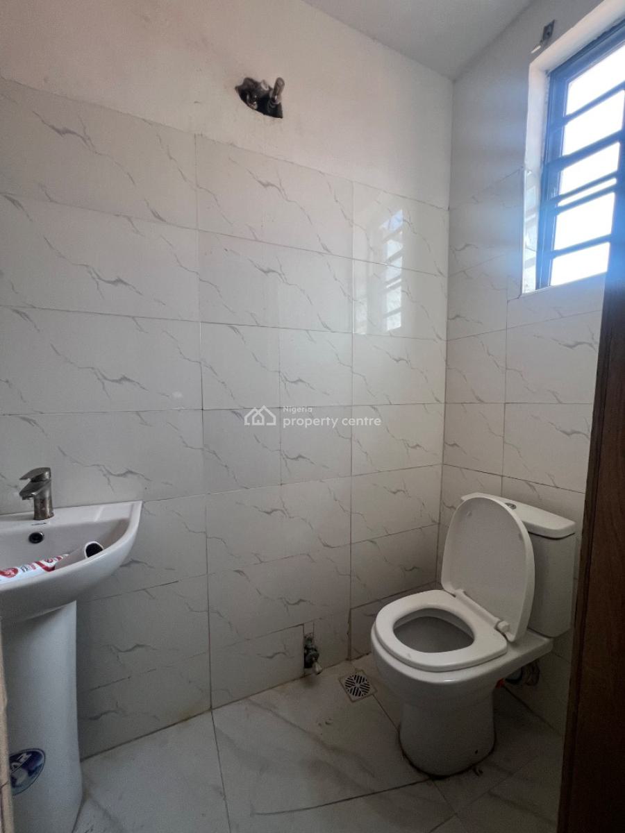 Well Maintained 2 Bedrooms Apartment, Platinum Way, Jakande, Lekki, Lagos, Flat / Apartment for Rent