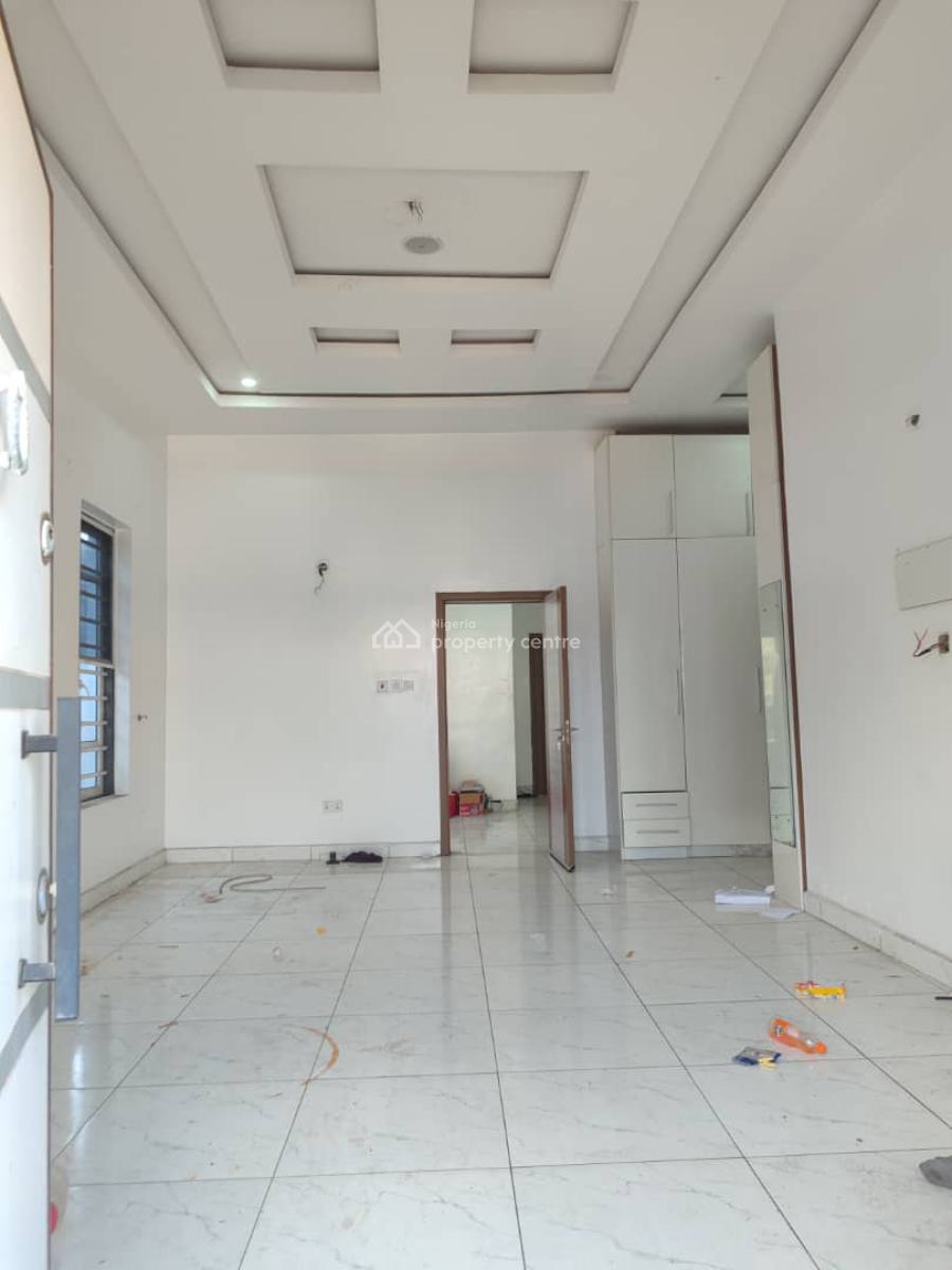 Lovely Master Bedroom with Balcony and Modern Jacuzzi, Ikota Villa Estate, Lekki, Lagos, Flat / Apartment for Rent