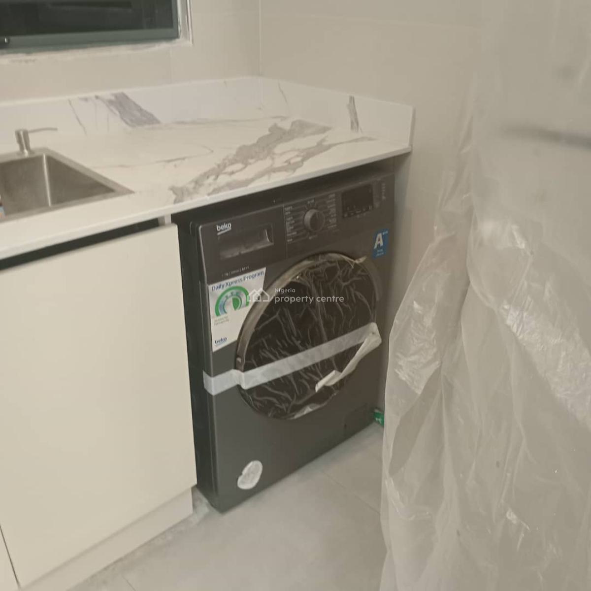 3 Bedroom Apartment, Lekki Phase 1, Lekki, Lagos, Flat / Apartment for Rent