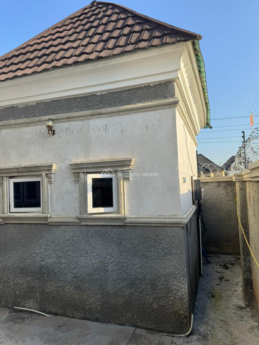 Standard 3 Bedrooms Bungalow with 2 Units of Selfcontain Bq., Karsana, Gwarinpa, Abuja, Detached Bungalow for Sale
