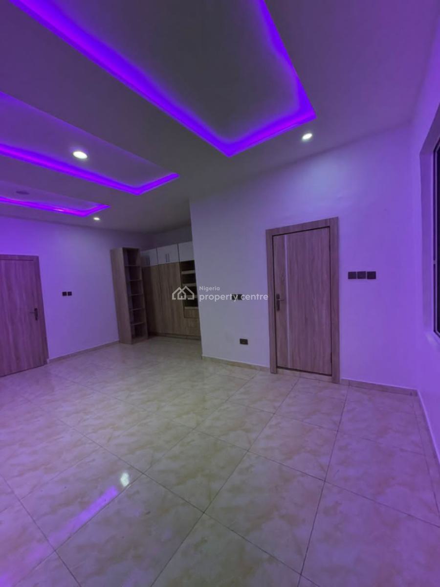 Spacious Master Bedroom Shared Apartment, Royal Pine Orchid, Lekki Phase 2, Lekki, Lagos, Flat / Apartment for Rent