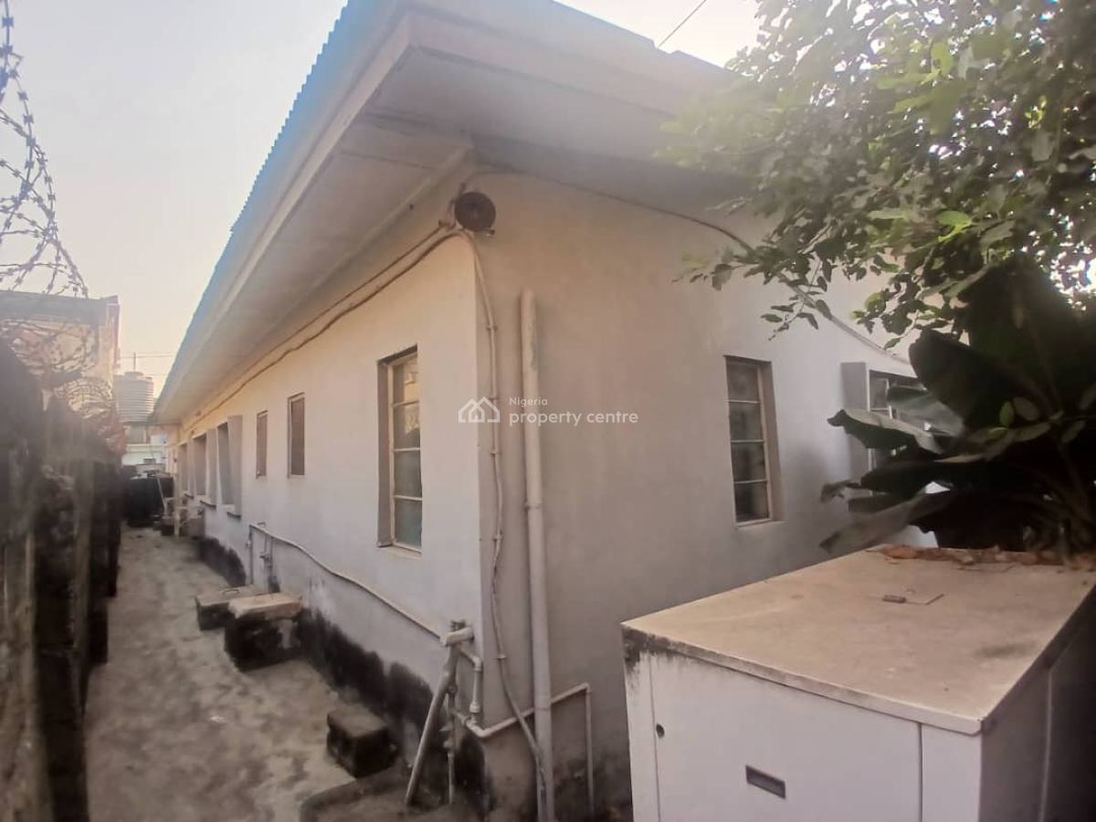 5 Bedrooms Bungalow, Onike, Yaba, Lagos, Block of Flats for Sale
