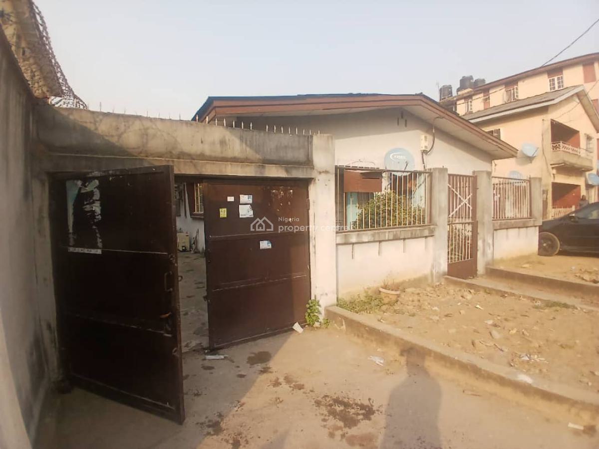 5 Bedrooms Bungalow, Onike, Yaba, Lagos, Block of Flats for Sale