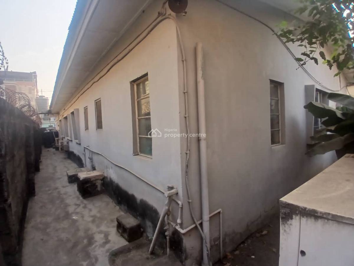 5 Bedrooms Bungalow, Onike, Yaba, Lagos, Block of Flats for Sale