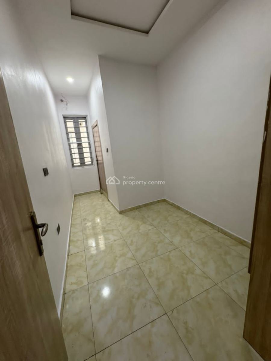 a Room Self Contained Shared Apartment, Royal Pine Orchid, Lekki Phase 2, Lekki, Lagos, Flat / Apartment for Rent
